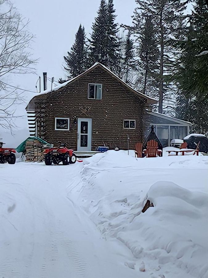 Le Chalet Au Souvenir Bouchette Luaran gambar